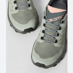 Salomon Womens Size 9 Green trail shoes